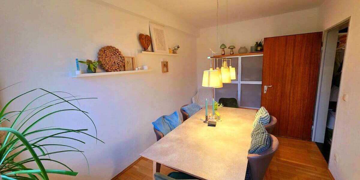 Arbeits- / Esszimmer Bild 2